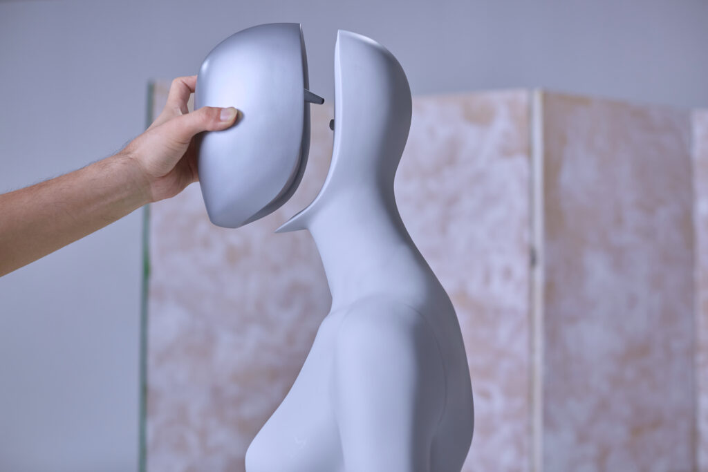 Flexible Gender Mannequin with Interchangeable Masks - Enhance Your Store's Visual Appeal | richenmannequin
