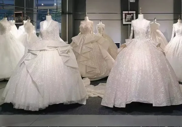 Bridal gown mannequin for wedding dress display and sale at bridal showers in wedding shop- Richenmannequin (3)