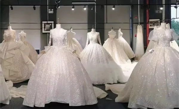 Bridal gown mannequin for wedding dress display and sale at bridal showers in wedding shop- Richenmannequin mannequin supplier