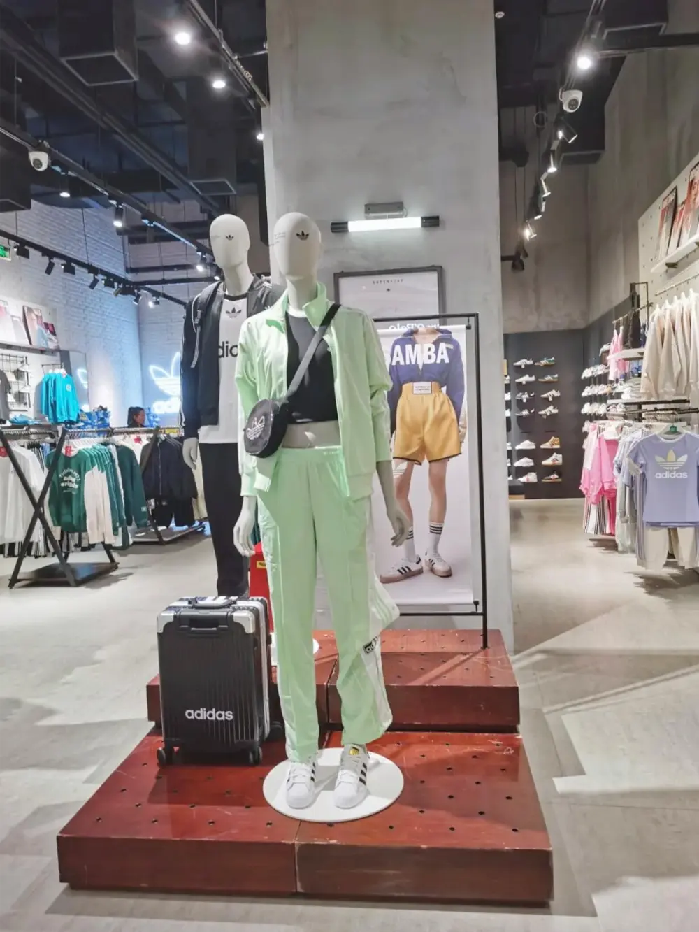 Smart and Sustainable Mannequins