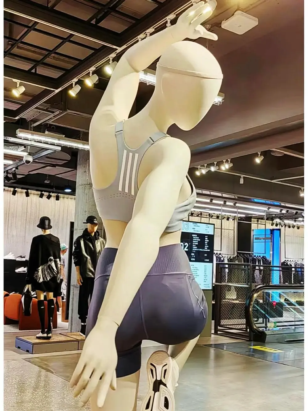 Mannequin Maintenance Comparison